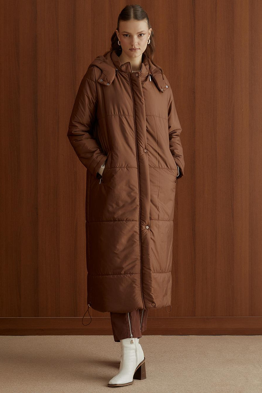 Kapşonlu Şişme Mont Koyu Deve Tüyü