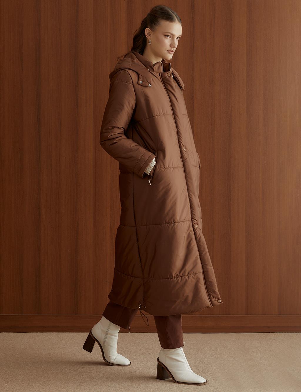 Kapşonlu Şişme Mont Koyu Deve Tüyü