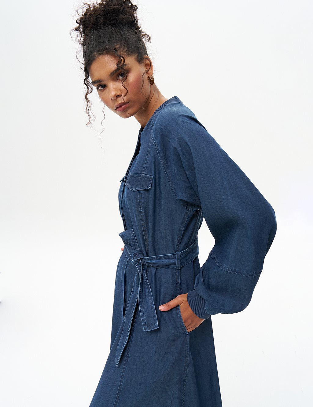 Gegordelde Lyocell Jurk Navy Blauw