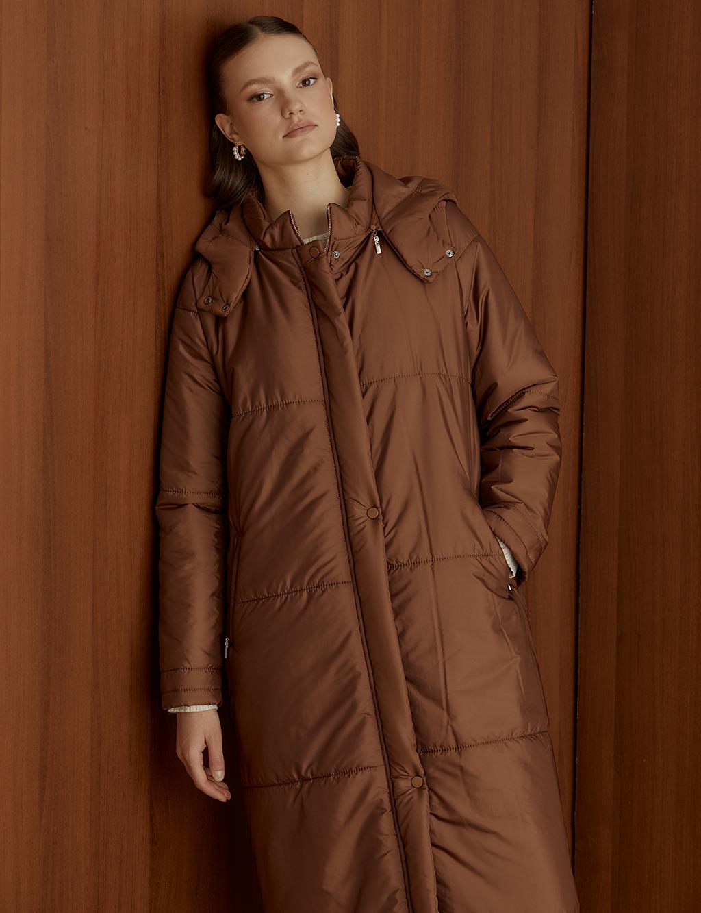 Kapşonlu Şişme Mont Koyu Deve Tüyü